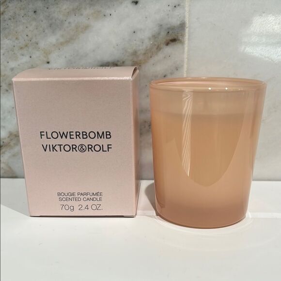 Viktor & Rolf Flowerbomb Scented Candle - Picture 1 of 3